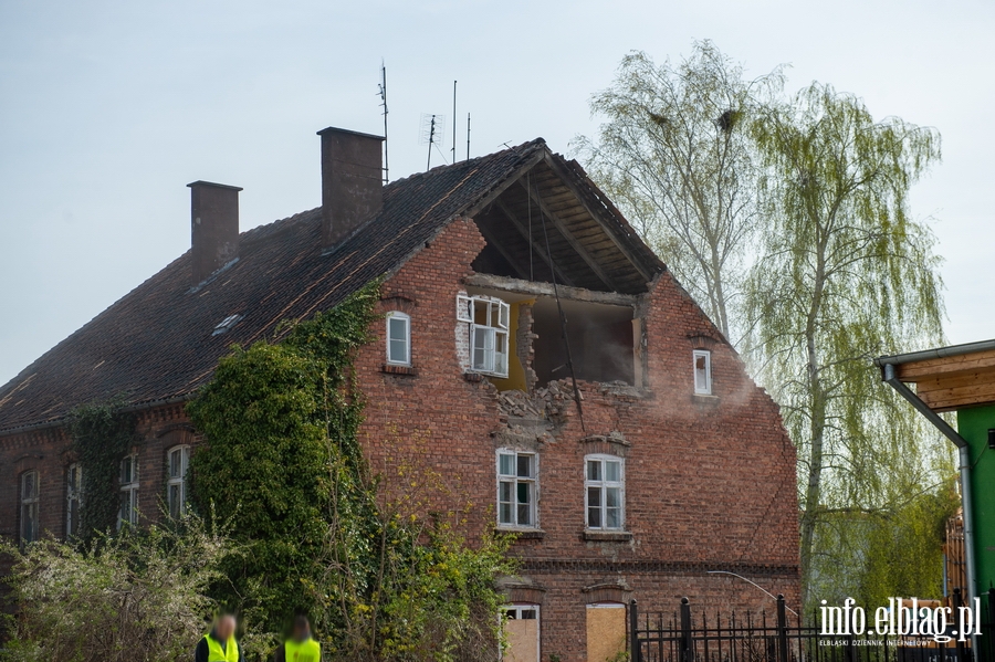 Trwa rozbirka 120-letniego budynku przy ul. Komeskiego, fot. 27