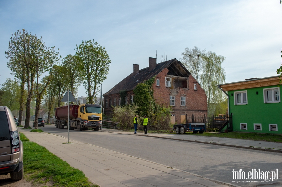 Trwa rozbirka 120-letniego budynku przy ul. Komeskiego, fot. 28