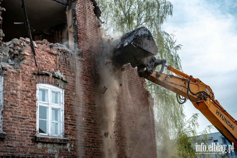 Trwa rozbiórka 120-letniego budynku przy ul. Komeńskiego, fot. 31