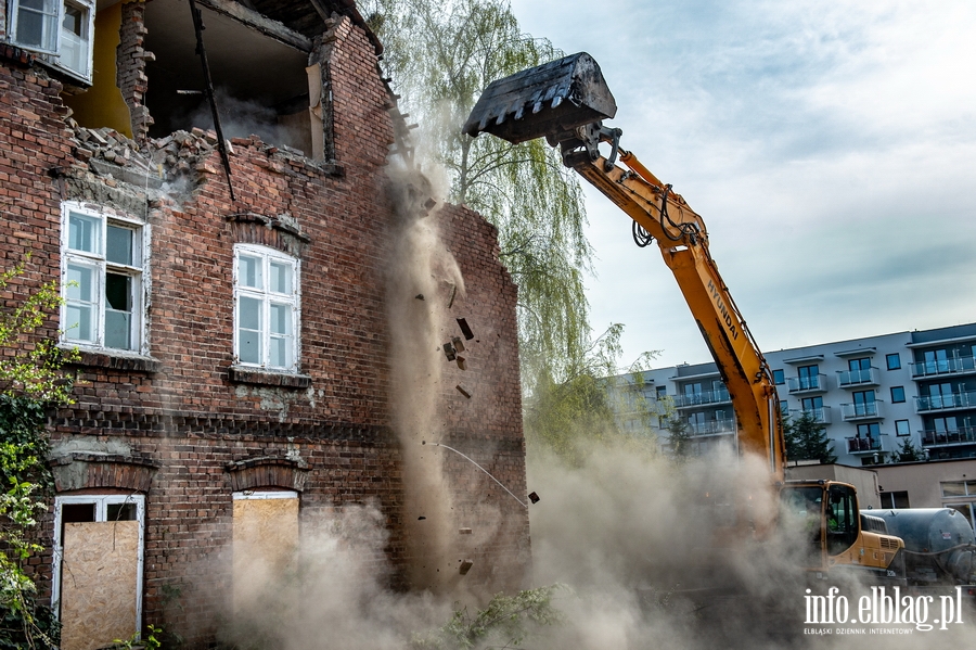 Trwa rozbiórka 120-letniego budynku przy ul. Komeńskiego, fot. 32