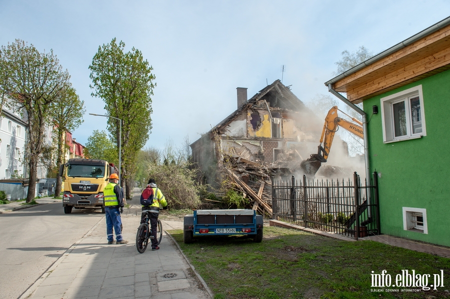 Trwa rozbirka 120-letniego budynku przy ul. Komeskiego, fot. 35