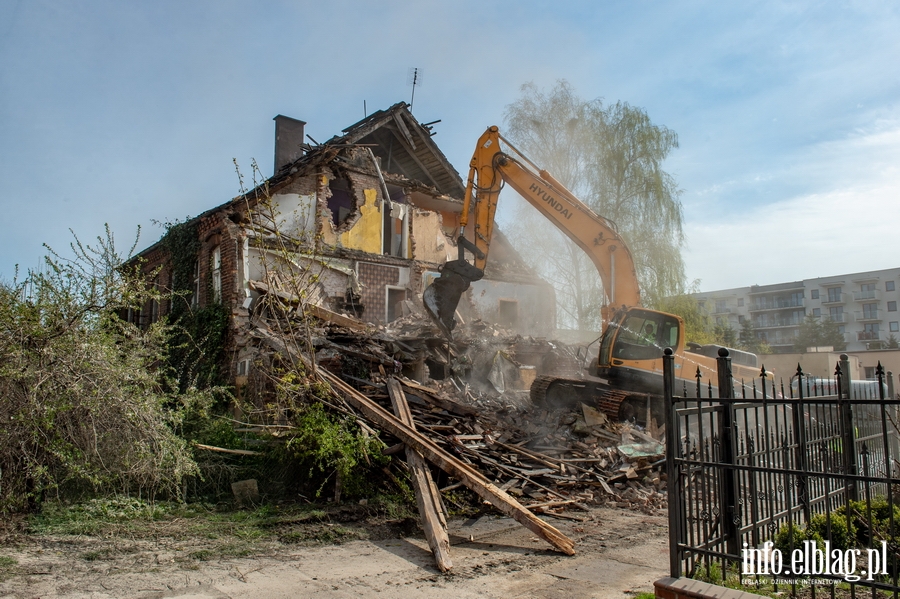 Trwa rozbirka 120-letniego budynku przy ul. Komeskiego, fot. 37