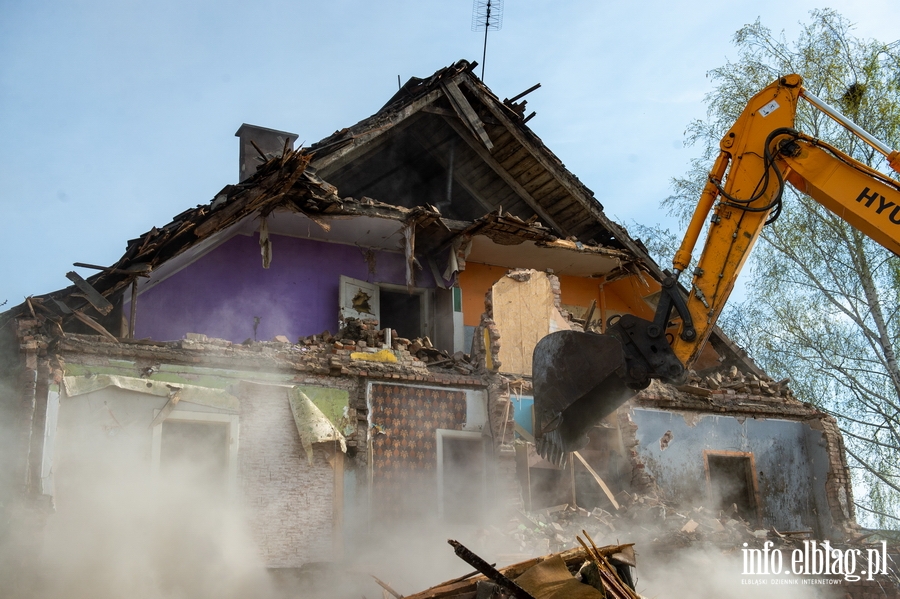 Trwa rozbiórka 120-letniego budynku przy ul. Komeńskiego, fot. 44