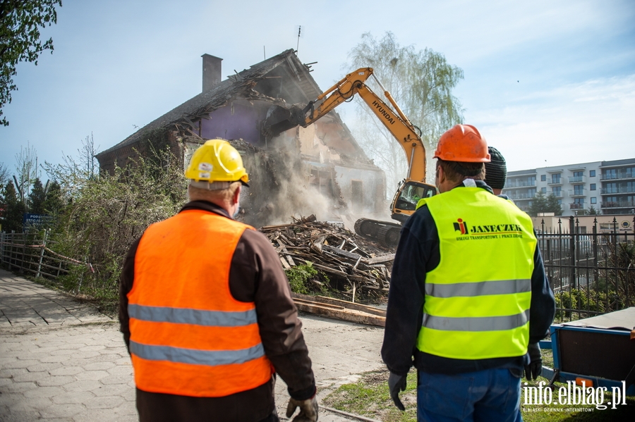 Trwa rozbiórka 120-letniego budynku przy ul. Komeńskiego, fot. 47