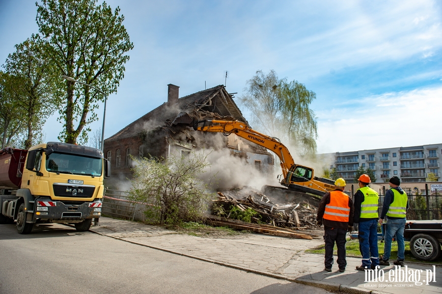 Trwa rozbirka 120-letniego budynku przy ul. Komeskiego, fot. 48