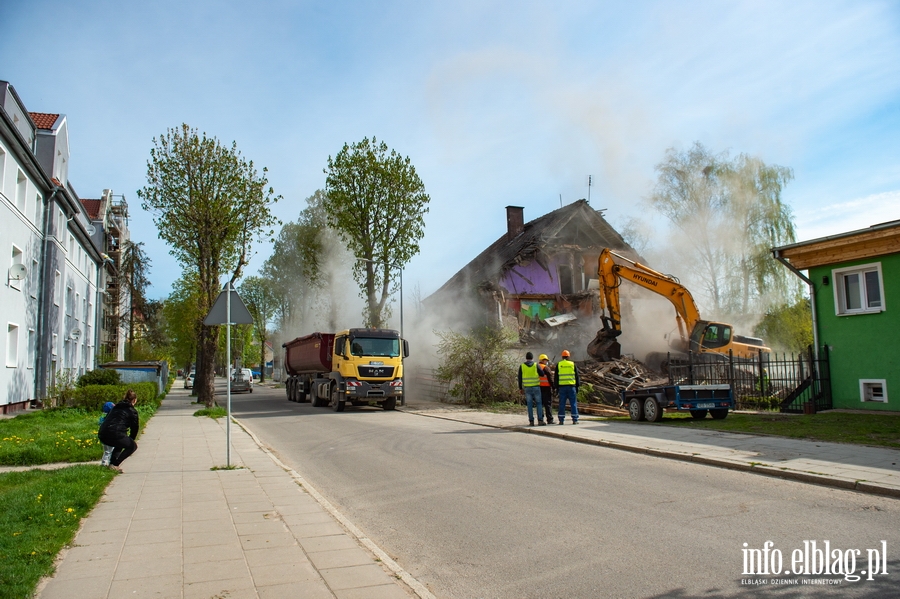 Trwa rozbirka 120-letniego budynku przy ul. Komeskiego, fot. 50