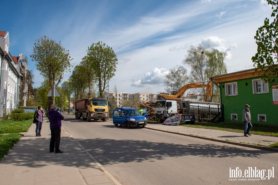 Trwa rozbirka 120-letniego budynku przy ul. Komeskiego, fot. 55