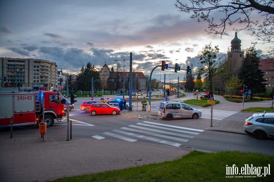 Kolejny wypadek przy szkole muzycznej, fot. 18