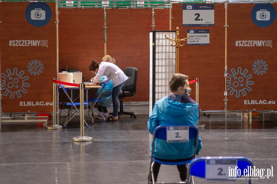 Pierwsze szczepienia w hali sportowej przy ul.Grunwaldzkiej, fot. 12