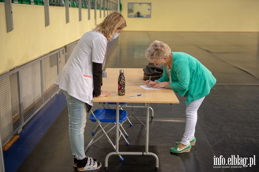 Pierwsze szczepienia w hali sportowej przy ul.Grunwaldzkiej, fot. 25