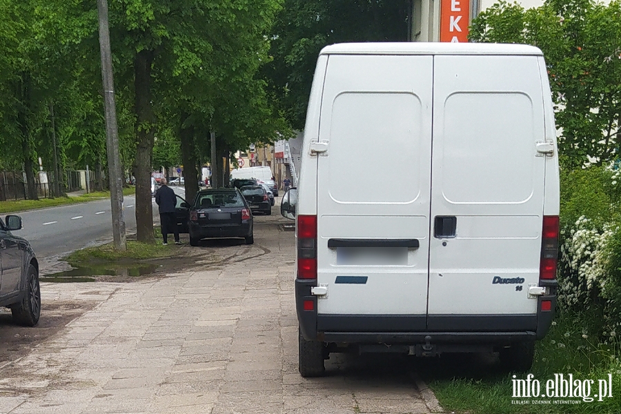 Mistrzowie parkowania w Elblągu (część 97), fot. 7