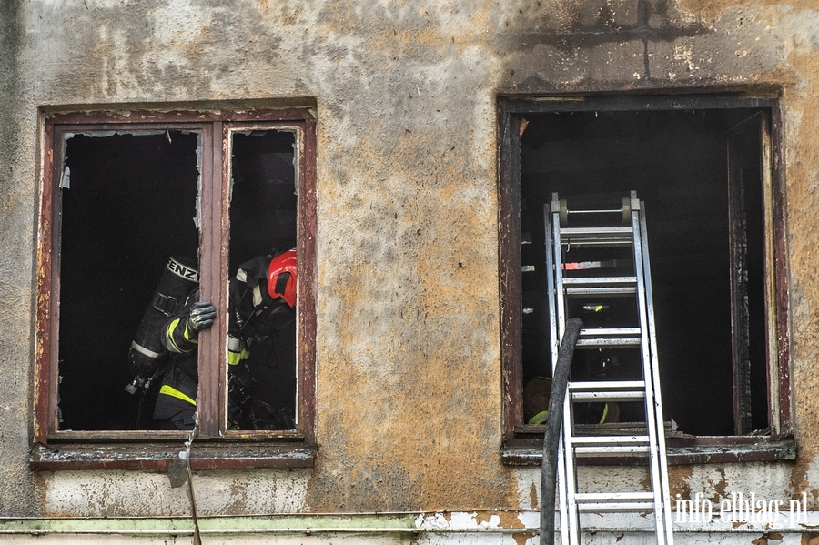 Pożar budynku usługowego przy Kasprzaka. Strażak: Płomienie dochodziły do 3 metrów , fot. 9