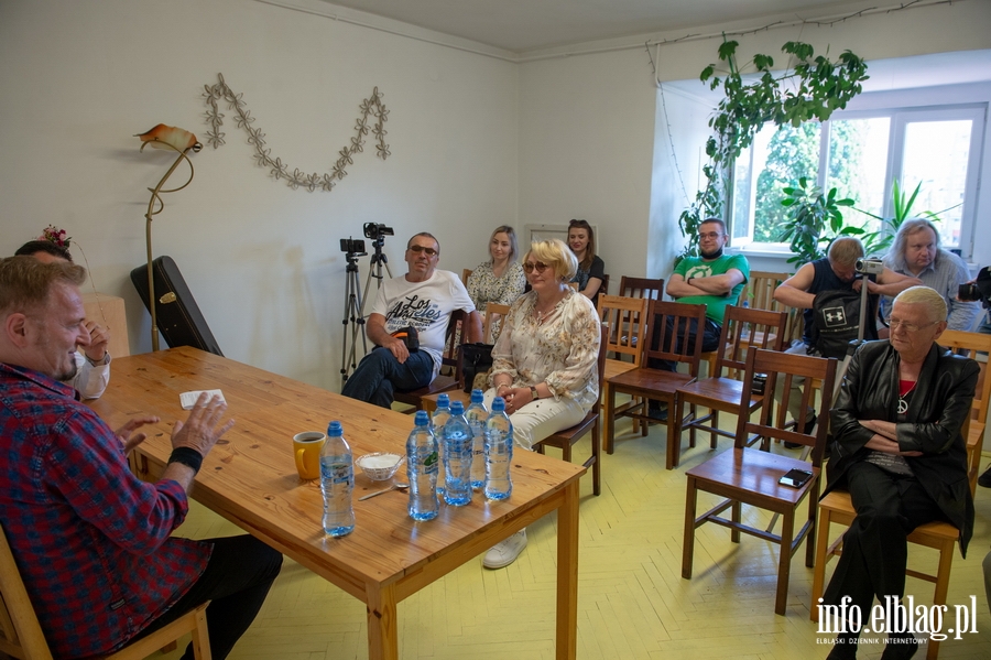 Krzysztof Wałecki - były muzyk Oddziału Zamkniętego , odwiedził klub abstynenta w Elblągu, fot. 9