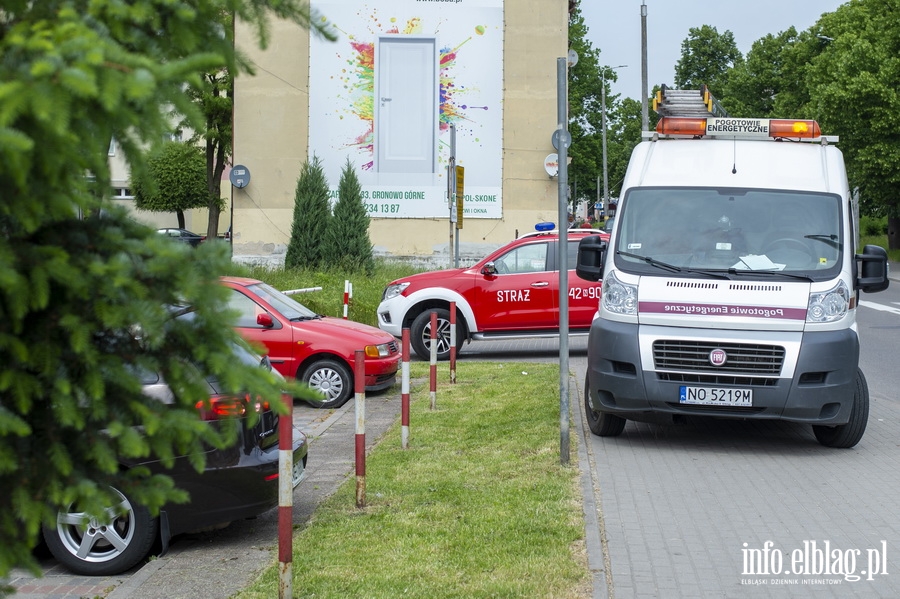 Poar mieszkania przy Robotniczej. 13 osb ewakuowano, 27-latka zabrano do szpitala, fot. 21