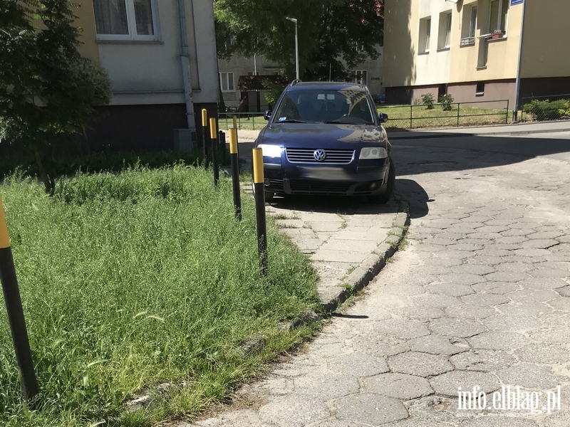 Mistrzowie parkowania w Elblągu (część 102), fot. 2