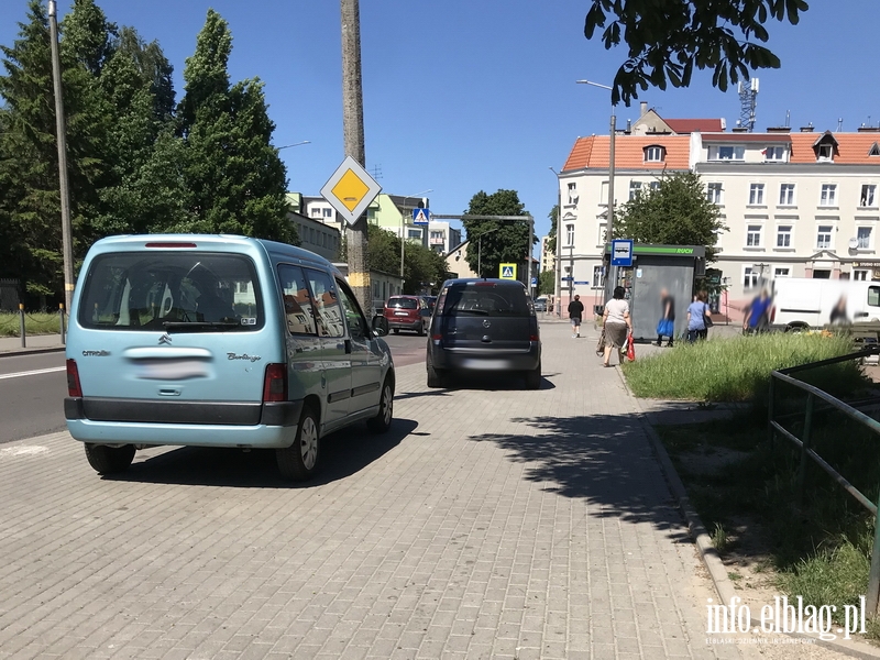 Mistrzowie parkowania w Elblągu (część 102), fot. 10