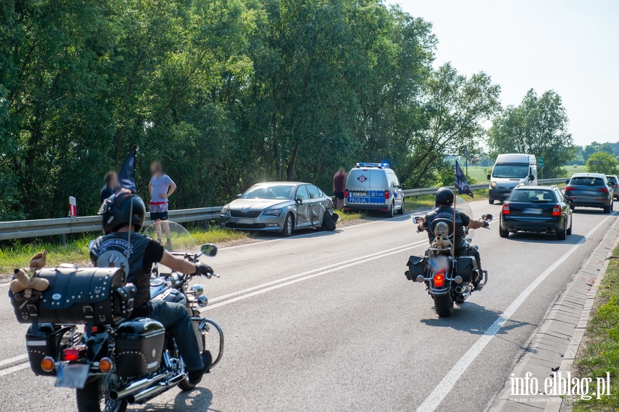 Kolizja trzech aut na DK22 w Raczkach. Jedna osoba przetransportowana do szpitala, fot. 13