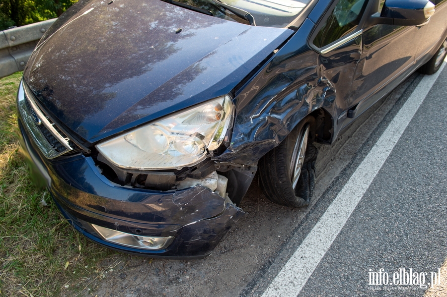 Kolizja trzech aut na DK22 w Raczkach. Jedna osoba przetransportowana do szpitala, fot. 14