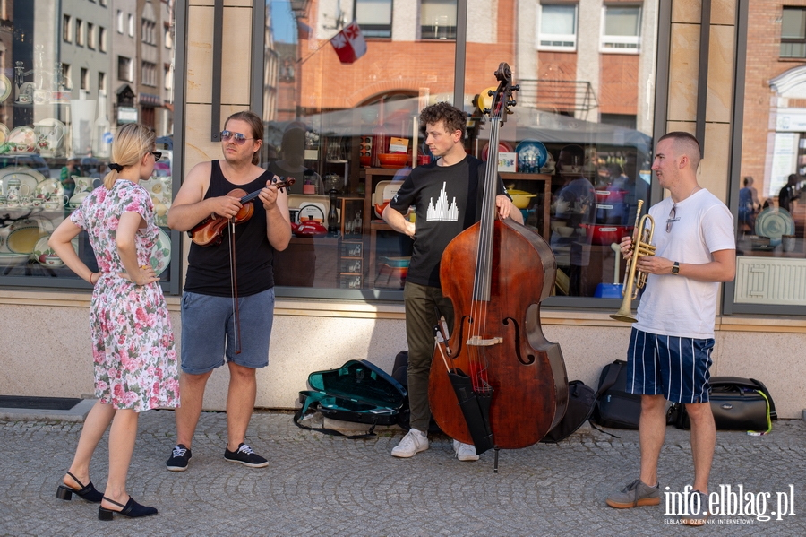 Elbląskie Święto Muzyki. Koncerty na ulicach starówki, a na finał Dźwięczna Parada, fot. 47