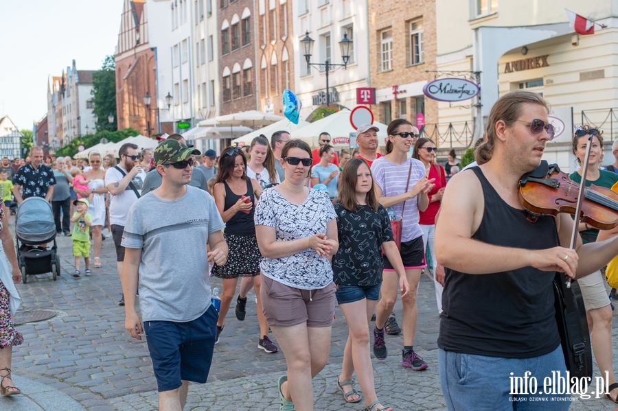 Elbląskie Święto Muzyki. Koncerty na ulicach starówki, a na finał Dźwięczna Parada, fot. 118