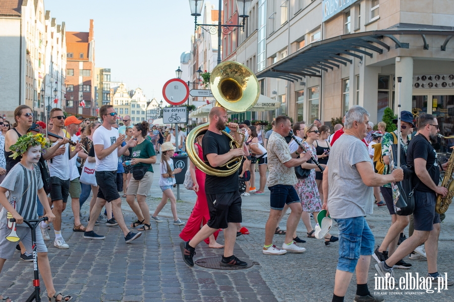 Elbląskie Święto Muzyki. Koncerty na ulicach starówki, a na finał Dźwięczna Parada, fot. 123