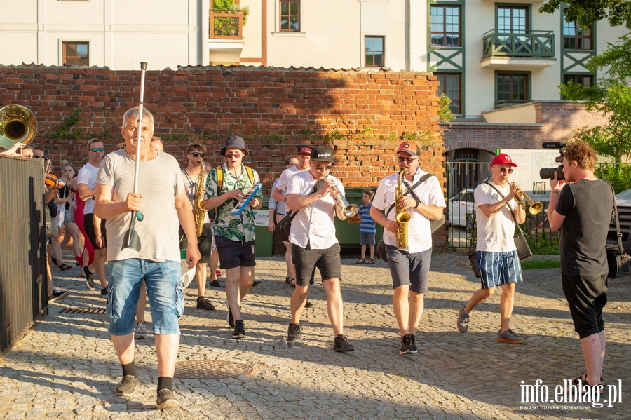 Elbląskie Święto Muzyki. Koncerty na ulicach starówki, a na finał Dźwięczna Parada, fot. 131