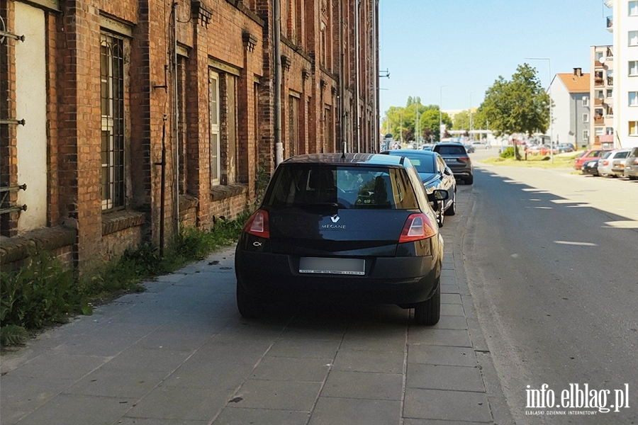 Mistrzowie parkowania w Elblągu (część 103), fot. 1
