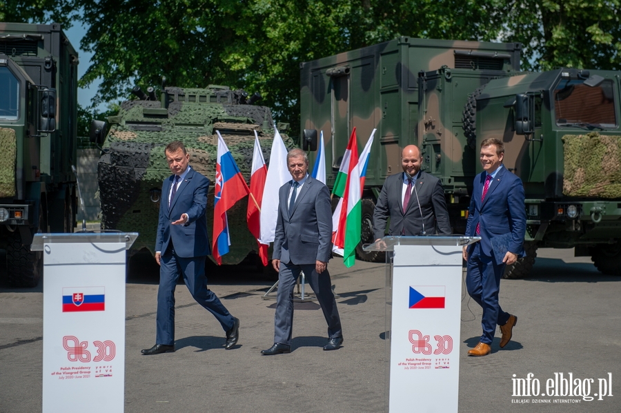 "Jestemy wiadomi zagroe". W Elblgu spotkali si ministrowie obrony Polski, Czech, Wgier i Sowacji, fot. 58