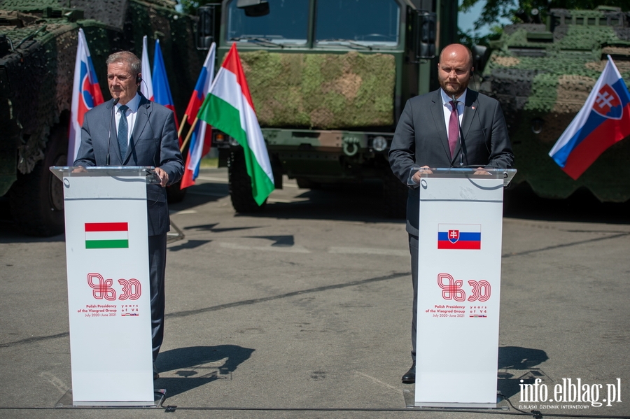 "Jestemy wiadomi zagroe". W Elblgu spotkali si ministrowie obrony Polski, Czech, Wgier i Sowacji, fot. 70