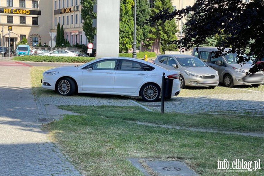 Mistrzowie parkowania w Elblągu (część 103), fot. 7