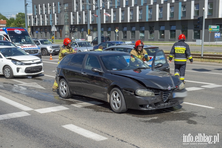 Kolizja czterech aut na skrzyowaniu Dbka z Teatraln. Sprawca zasn za kierownic, fot. 5