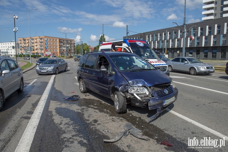 Kolizja czterech aut na skrzyowaniu Dbka z Teatraln. Sprawca zasn za kierownic, fot. 18