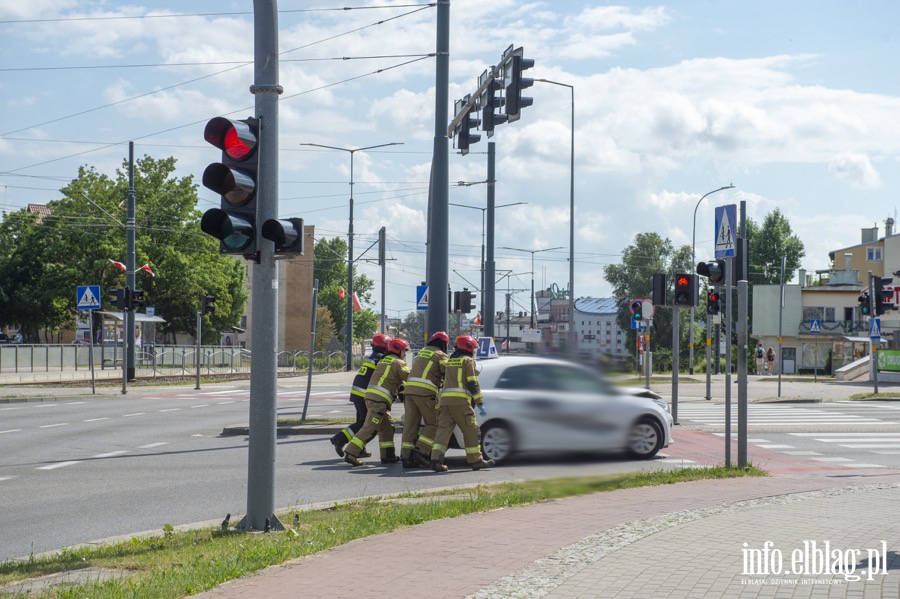 Kolizja czterech aut na skrzyowaniu Dbka z Teatraln. Sprawca zasn za kierownic, fot. 19