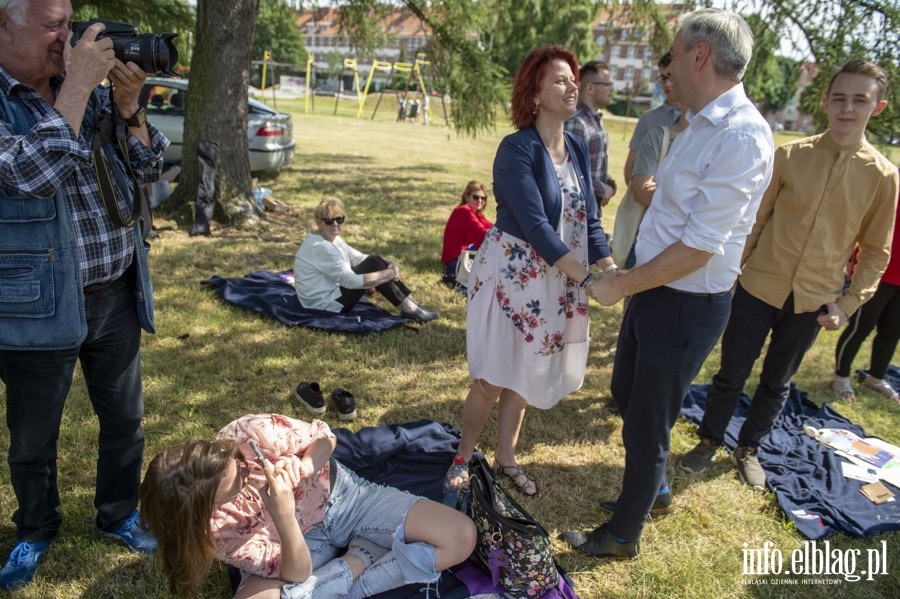 Robert Biedro i Monika Falej na pikniku w parku Nieczuja - Ostrowskiego, fot. 17