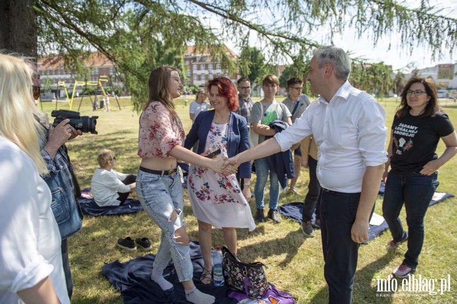 Robert Biedro i Monika Falej na pikniku w parku Nieczuja - Ostrowskiego, fot. 18