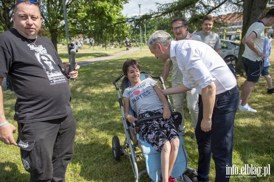 Robert Biedro i Monika Falej na pikniku w parku Nieczuja - Ostrowskiego, fot. 20