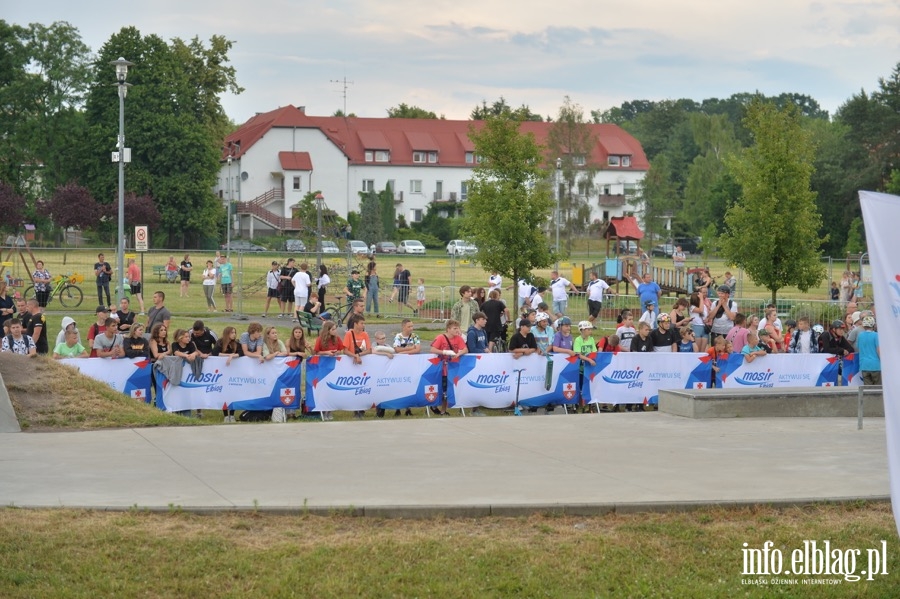 Deskorolki i hulajnogi, czyli show. Skaterzy poprowadzili warsztaty dla elblan, fot. 1