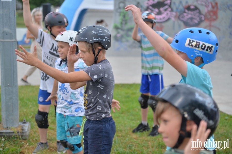 Deskorolki i hulajnogi, czyli show. Skaterzy poprowadzili warsztaty dla elblążan, fot. 8