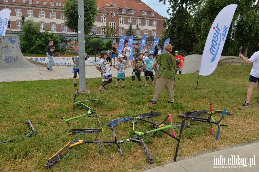 Deskorolki i hulajnogi, czyli show. Skaterzy poprowadzili warsztaty dla elblan, fot. 11