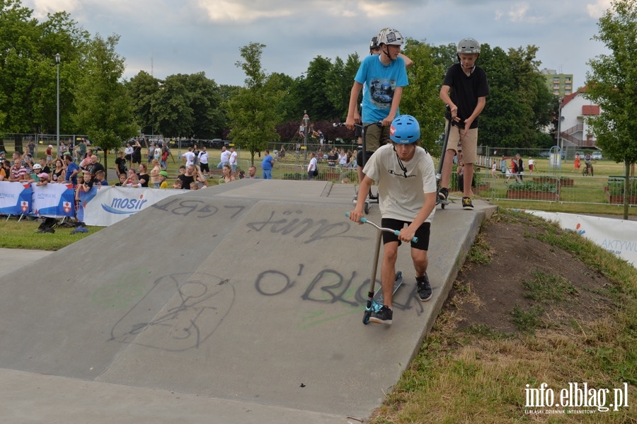 Deskorolki i hulajnogi, czyli show. Skaterzy poprowadzili warsztaty dla elblążan, fot. 15