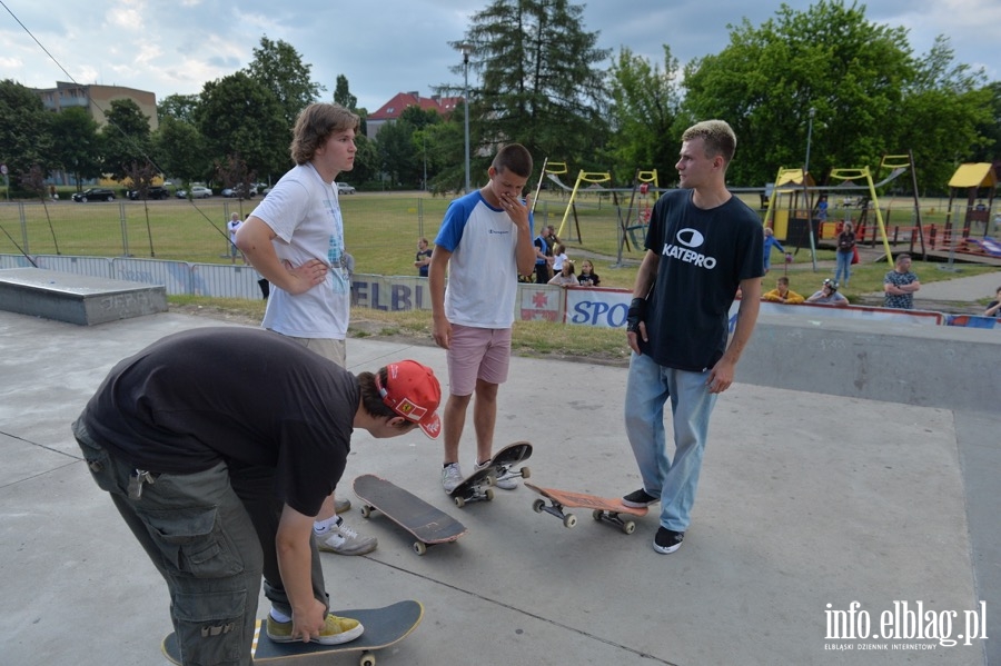 Deskorolki i hulajnogi, czyli show. Skaterzy poprowadzili warsztaty dla elblan, fot. 27