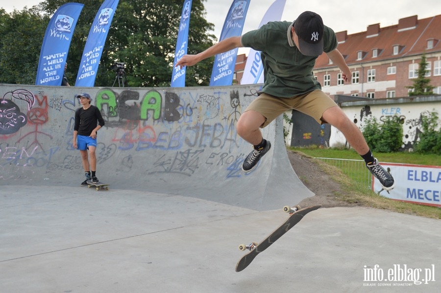 Deskorolki i hulajnogi, czyli show. Skaterzy poprowadzili warsztaty dla elblan, fot. 52