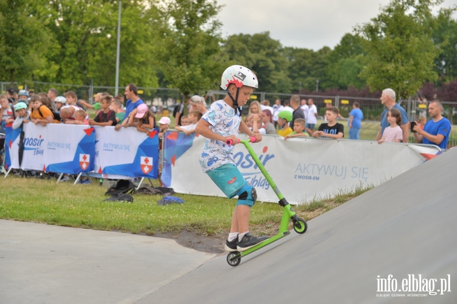 Deskorolki i hulajnogi, czyli show. Skaterzy poprowadzili warsztaty dla elblan, fot. 58