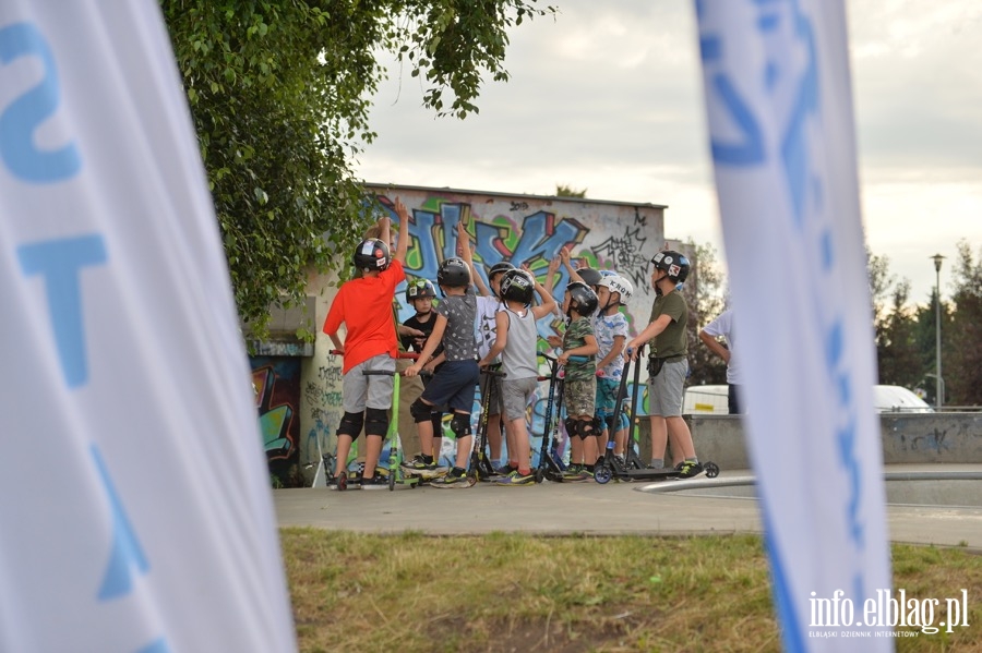 Deskorolki i hulajnogi, czyli show. Skaterzy poprowadzili warsztaty dla elblan, fot. 62