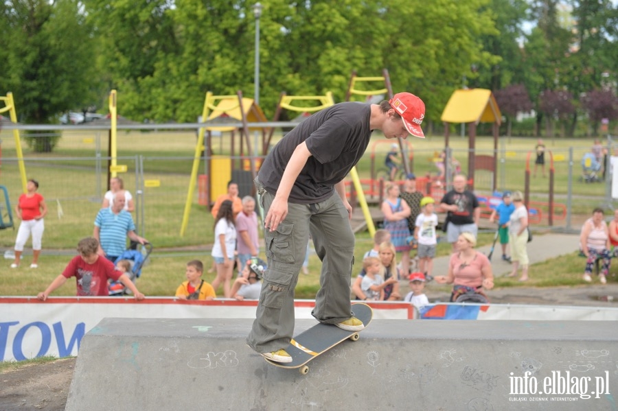 Deskorolki i hulajnogi, czyli show. Skaterzy poprowadzili warsztaty dla elblan, fot. 63