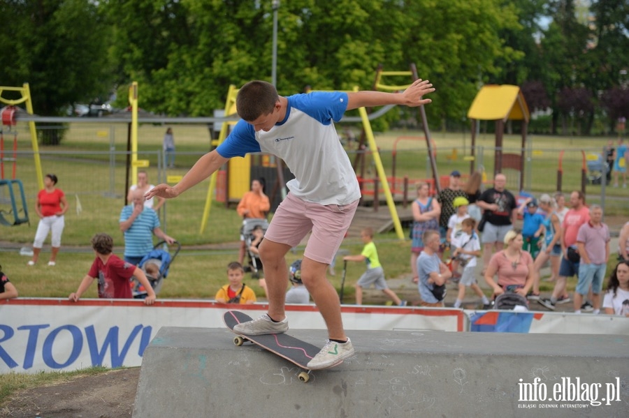 Deskorolki i hulajnogi, czyli show. Skaterzy poprowadzili warsztaty dla elblan, fot. 64