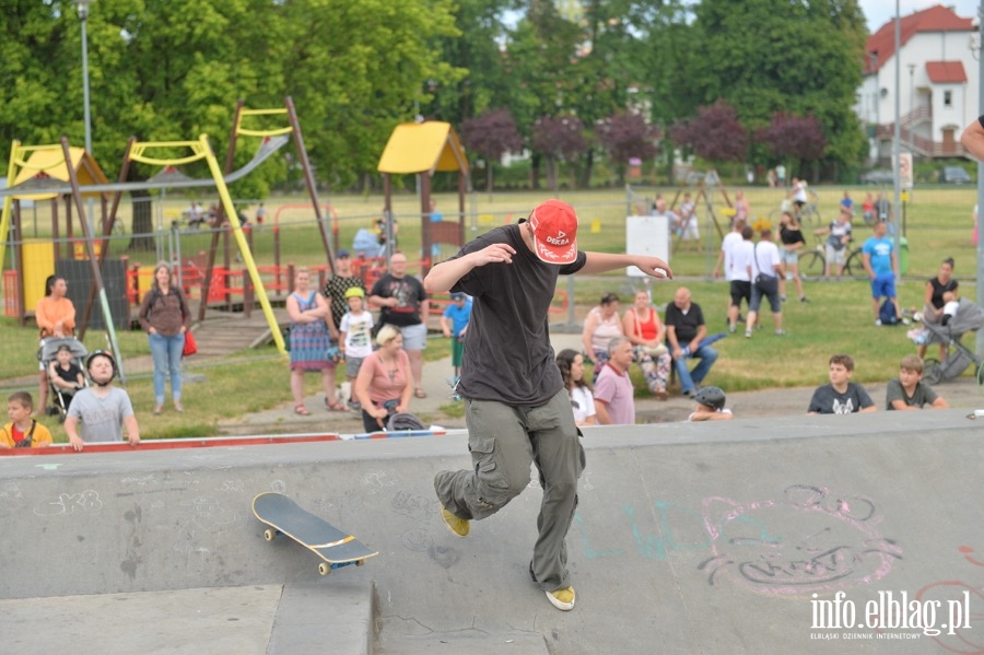 Deskorolki i hulajnogi, czyli show. Skaterzy poprowadzili warsztaty dla elblan, fot. 67