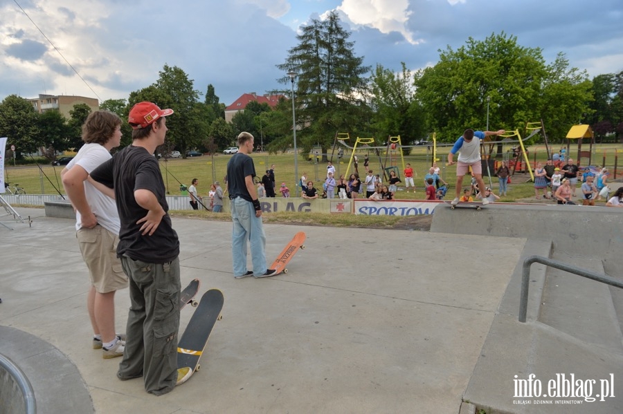 Deskorolki i hulajnogi, czyli show. Skaterzy poprowadzili warsztaty dla elblan, fot. 68