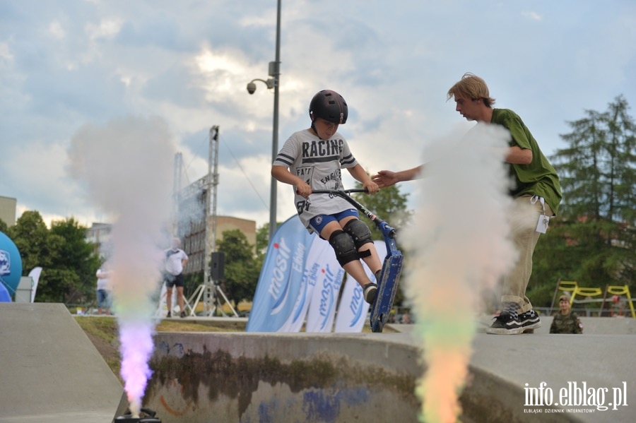 Deskorolki i hulajnogi, czyli show. Skaterzy poprowadzili warsztaty dla elblan, fot. 77