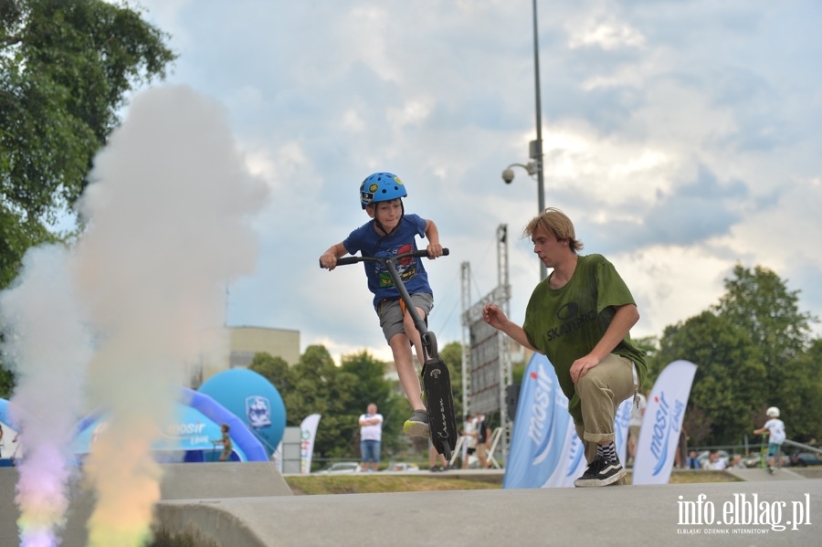 Deskorolki i hulajnogi, czyli show. Skaterzy poprowadzili warsztaty dla elblan, fot. 78